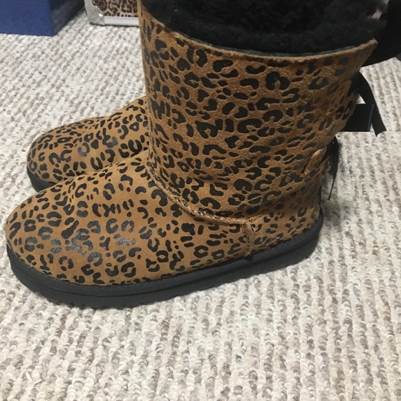 Bow cheetah print uggs - Picture 3 of 3